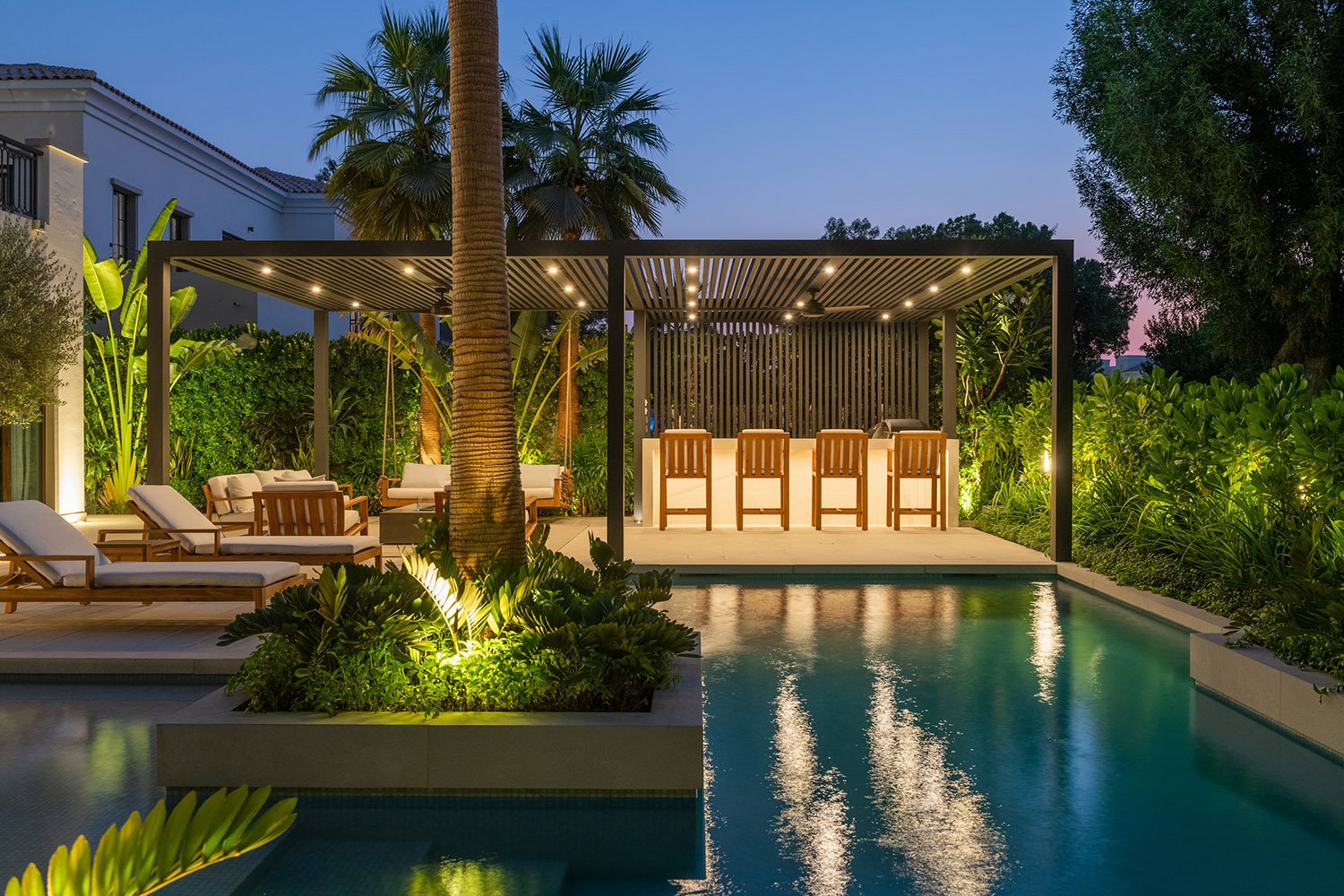 The Choice Between Standard And Custom Pool Construction